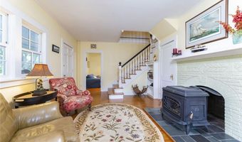 135 Longfellow Rd, Jamestown, RI 02835