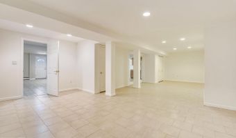 5813 MIDHILL St, Bethesda, MD 20817