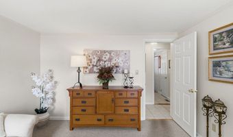 3 Queens Rd 211, Attleboro, MA 02703