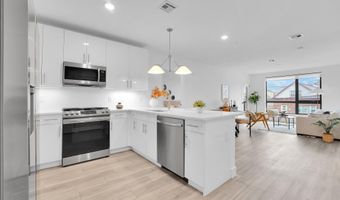 117 W 2ND St 202, Bayonne, NJ 07002