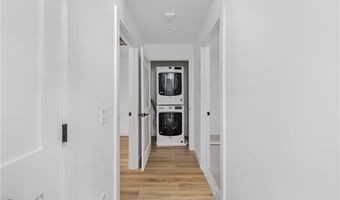 32 Exchange St 203, East Greenwich, RI 02818