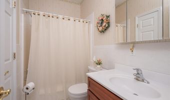 12 Sarah Ct, Amityville, NY 11701