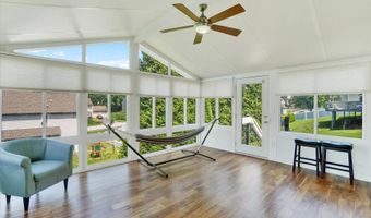 65 ANGELA Ln, York, PA 17402