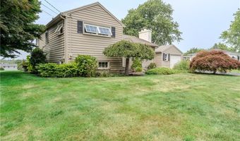8 Spruce Ave, Middletown, RI 02842