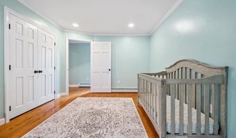 43 Darling Parke Dr, Bangor, ME 04401