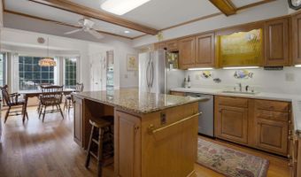 9921 KENTSDALE Dr, Potomac, MD 20854