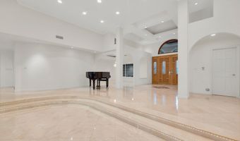 4446 Hayvenhurst Ave, Encino, CA 91436