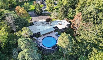 60 Alta Dl NE, Ada, MI 49301