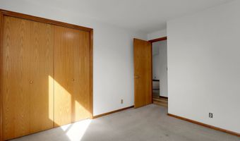 5689 D St, Springfield, OR 97478
