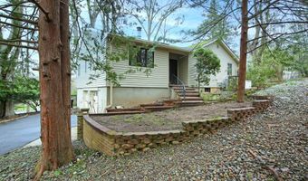 222 Red Hill Rd, Middletown, NJ 07748