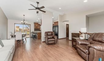 205 S Sunshine Ave, Brandon, SD 57005