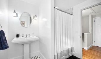 138 Carroll Ave, Newport, RI 02840