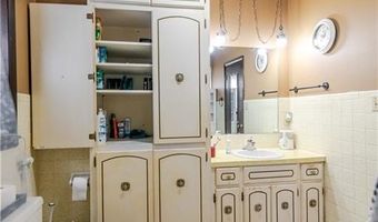 212 N 9th St, Atchison, KS 66002