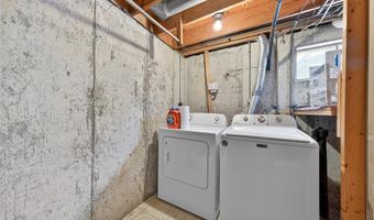 677 Turfwood Dr, Ballwin, MO 63021