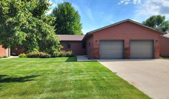 2710 Railroad Cir, Aberdeen, SD 57401