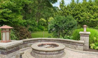 81 Crest Dr, Cranston, RI 02921