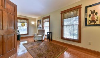 625 McKay Rd, Amsterdam, NY 12010