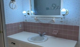 135 Ridgeland Dr, Amherst, OH 44001