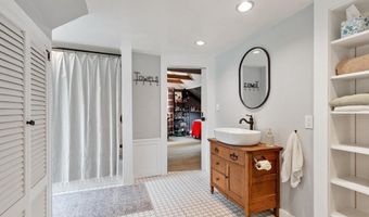 15 Chapel St, Ashburnham, MA 01430