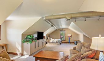 575 Hidden Creek Dr, Antioch, IL 60002