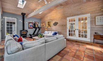561 Willard Rd, Aurora, OH 44202