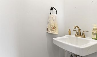 206 Main St, Bay St. Louis, MS 39520