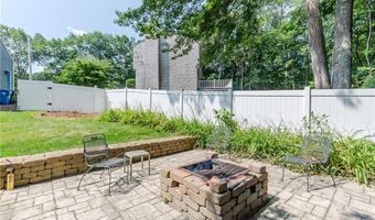 20 Birch View Ct, Cranston, RI 02921