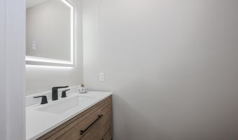 377 High St, Candia, NH 03034