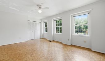 8350 GLASTONBURY Ct, Annandale, VA 22003