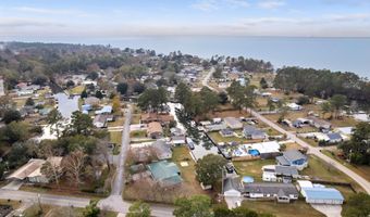 402 Chippendale Ln, Bonneau, SC 29431