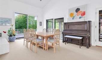 275 Boston Neck Rd, Narragansett, RI 02882