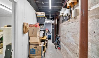 33 W Olive St, Aurora, MO 65605