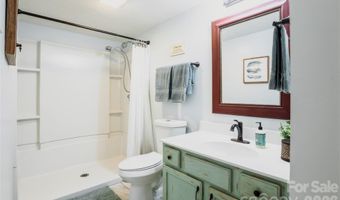 7 Oak Hollow Dr, Asheville, NC 28805