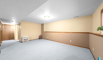 116 W Birchwood Dr, Brandon, SD 57005