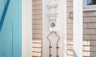 17 Goose Island Rd, Narragansett, RI 02882