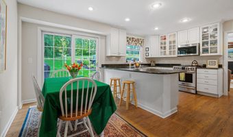 17 Greyledge Dr, Albany, NY 12211