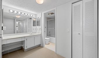 3701 N Country Club Dr 2209, Aventura, FL 33180