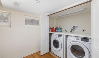 26 Narragansett Ave, Newport, RI 02840