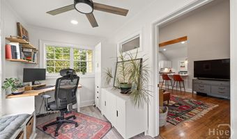 160 Crestview Cir, Athens, GA 30606