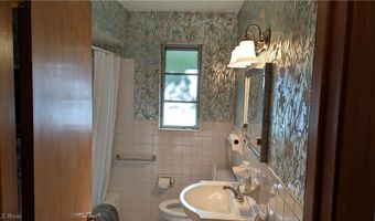 2921 Center Rd, Ashtabula, OH 44004
