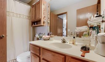 6452 158th St W, Apple Valley, MN 55124