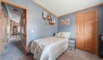 953 Savannah River Dr, Adrian, MI 49221