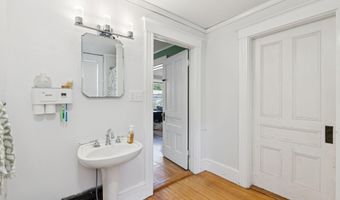 16 Murray St, Augusta, ME 04330