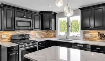 10 San Mateo Ct, Amherst, NY 14051