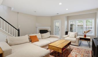 6152 WELLINGTON COMMONS Dr, Alexandria, VA 22310