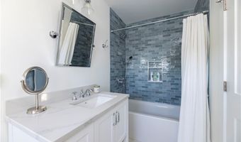 808 W Beach Rd, Charlestown, RI 02813
