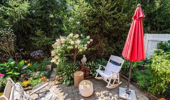 5481 Trillium Crossing Ct, Ann Arbor, MI 48103