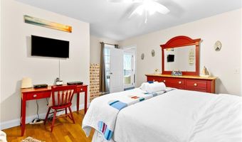 4 Goodwin St 1, Newport, RI 02840