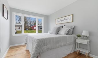 63 Indian Rd, East Providence, RI 02915