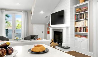 50 School St 7, Newport, RI 02840